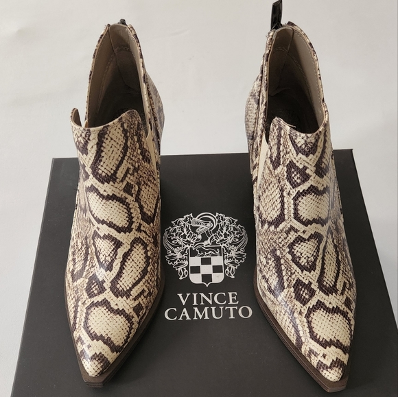 VINCE CAMUTO GRADINA Reptille skin Ankle Boots - Picture 5 of 15